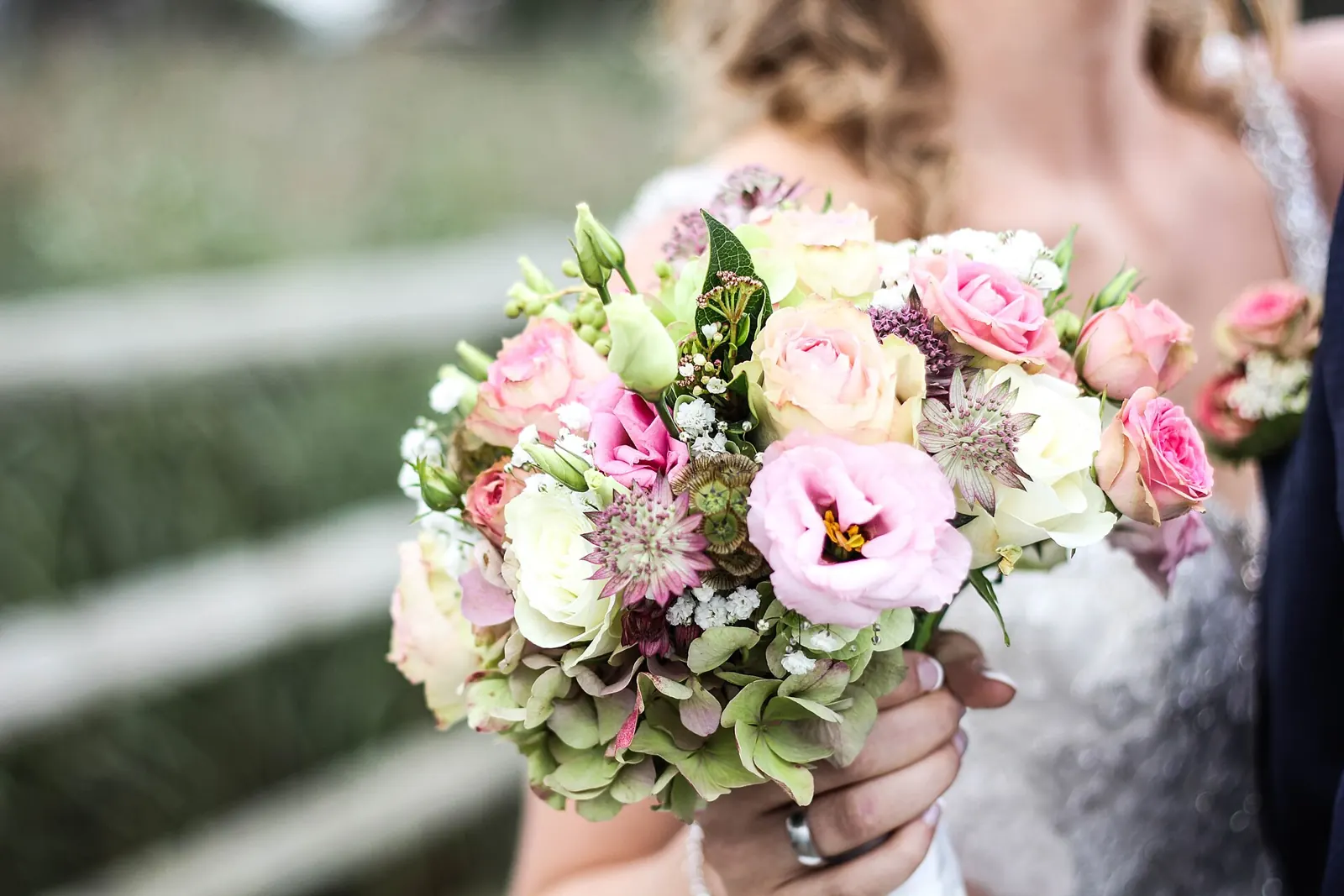 Ramo de novia en tonos rosas